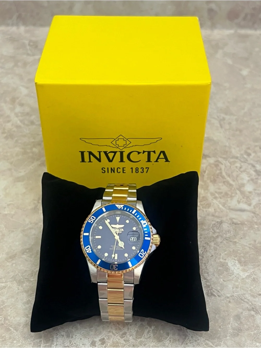 Invicta PRO Diver Men’s Watch Model (26972) Silver and Blue Color